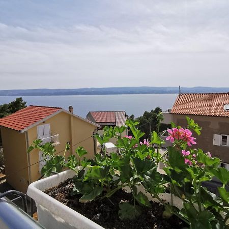 Apartments Rita Nemira 오미스 외부 사진