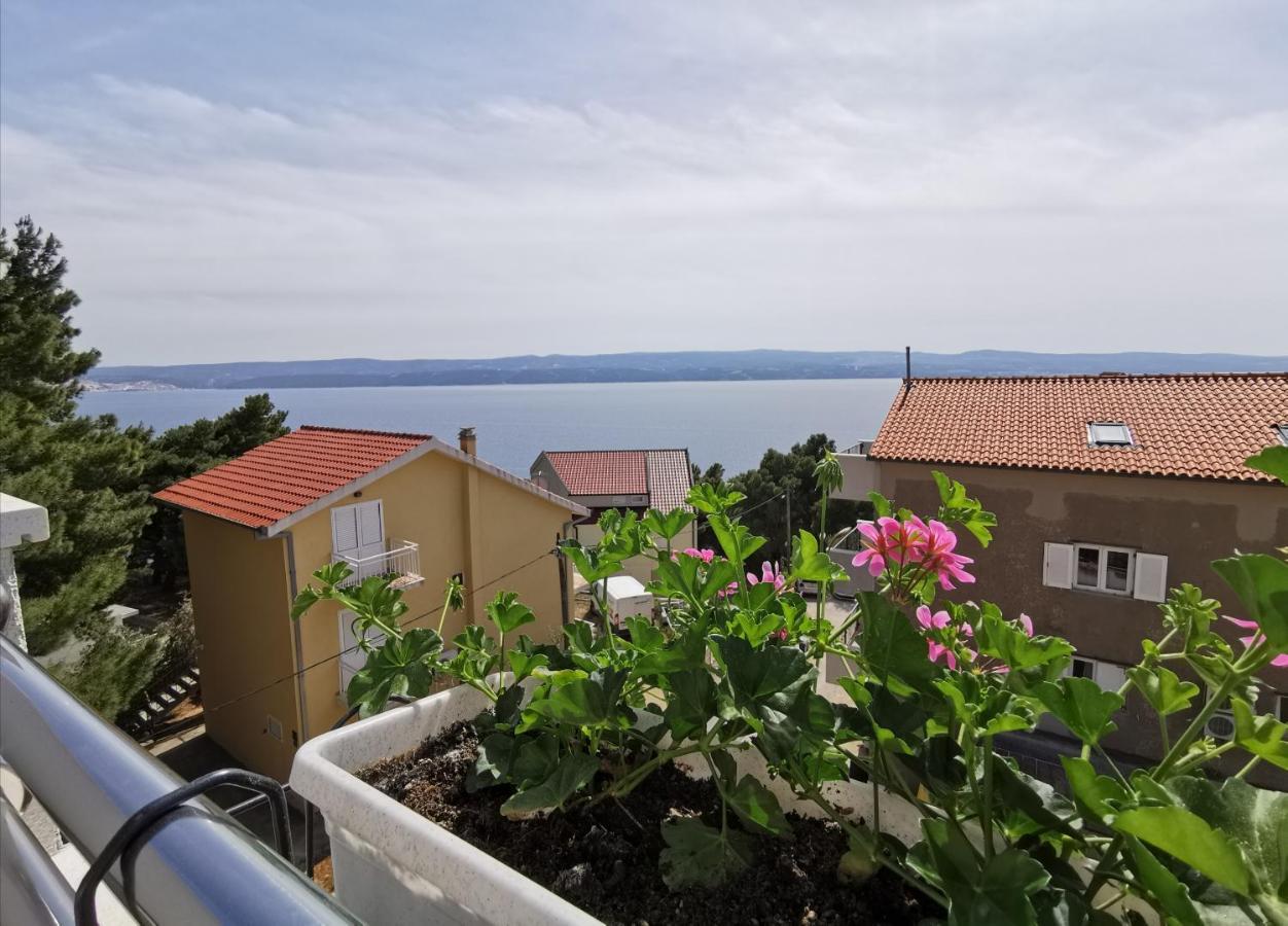 Apartments Rita Nemira 오미스 외부 사진