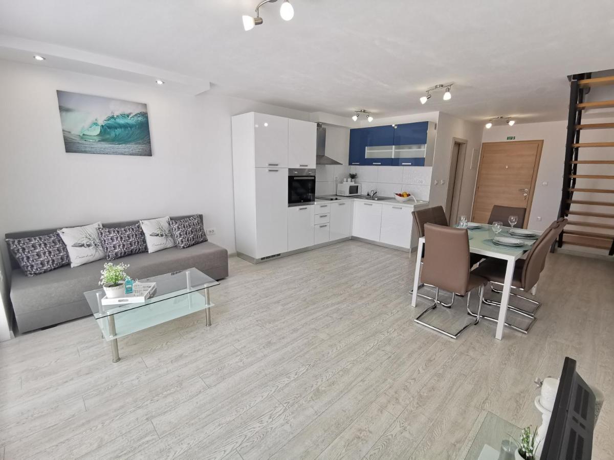 Apartments Rita Nemira 오미스 외부 사진